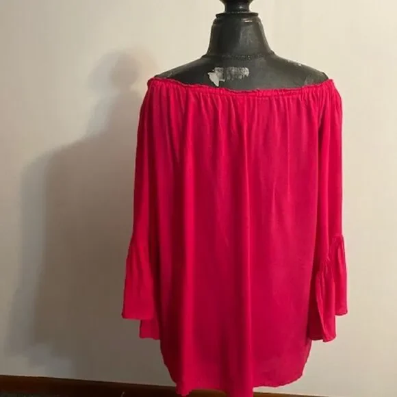 Elan Pink off the shoulder bell sleeves tunic. size OS - Picture 2 of 4